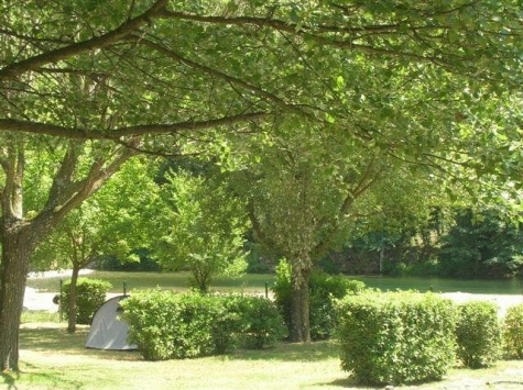 emplacement-camping-le-ventadour-ardeche-meyras-002