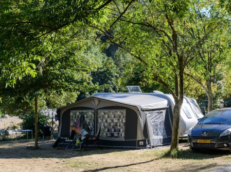 emplacement-camping-le-ventadour-ardeche-meyras-006
